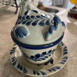 Cracker Barrel Blue and Cream Pottery Hen Dish